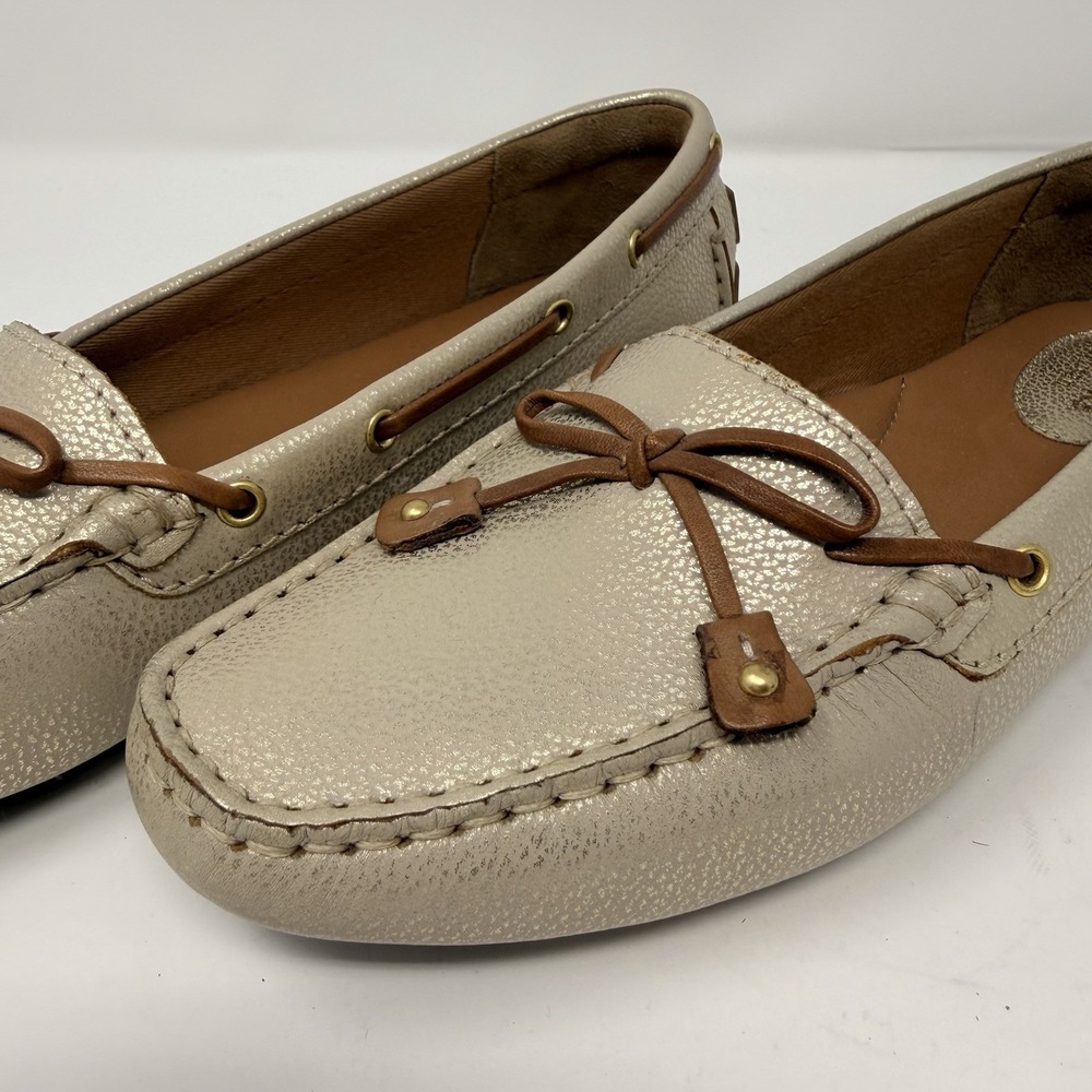 Clark's Artisan Women's 7.5 Gold Driving Moccasins Metallic Loafers Bow Detail - Picture 4 of 9